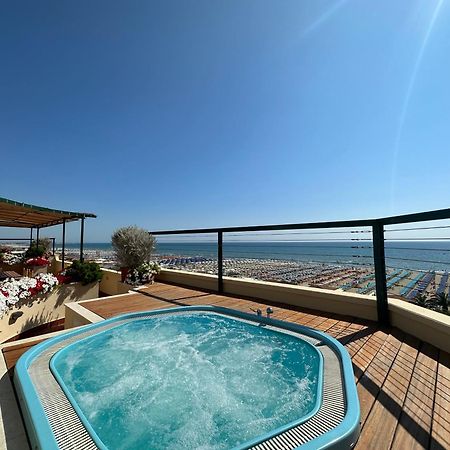 Piccadilly Penthouse With Jacuzzi Hotel Lido di Camaiore Exterior photo