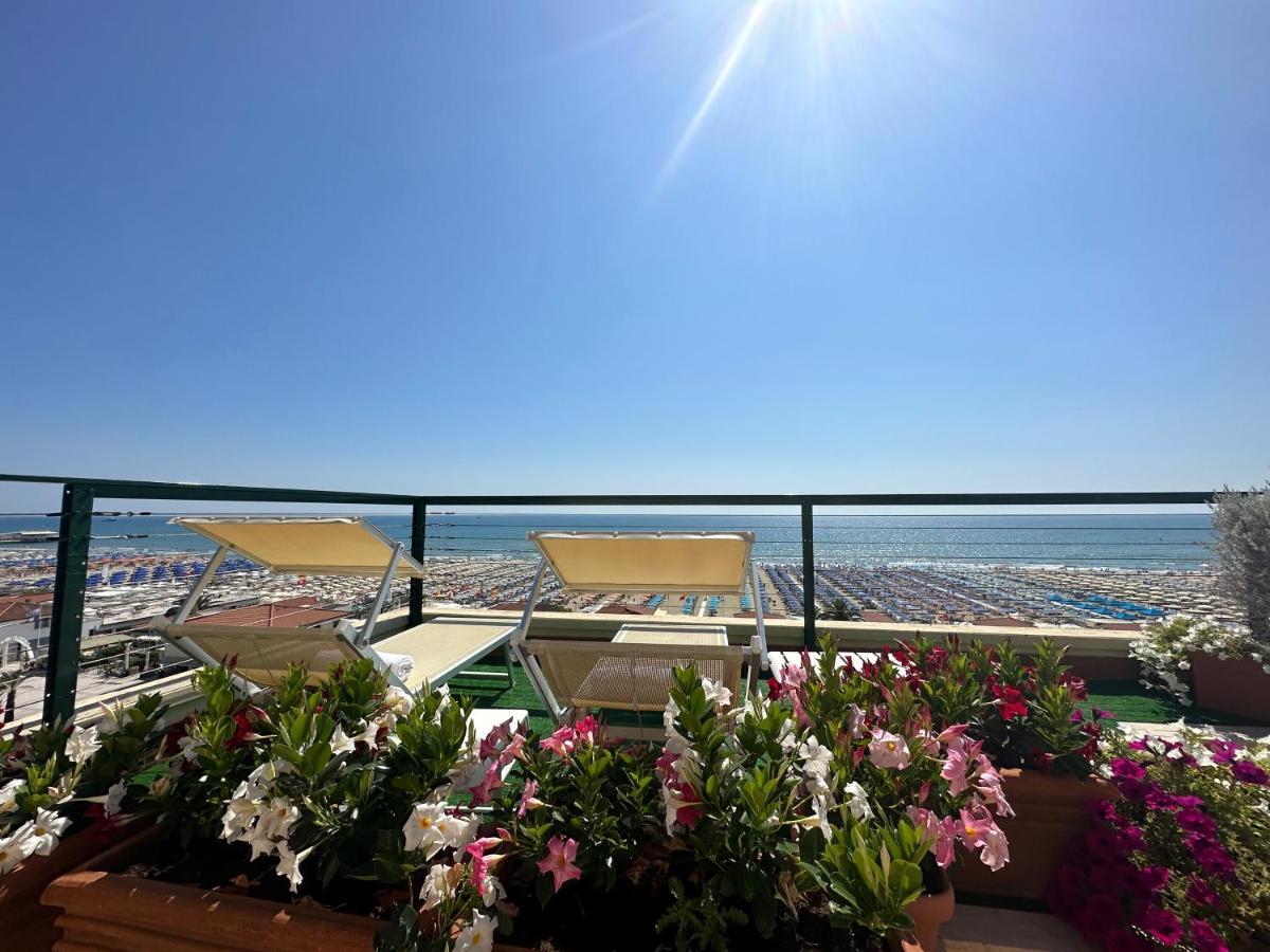 Piccadilly Penthouse With Jacuzzi Hotel Lido di Camaiore Exterior photo