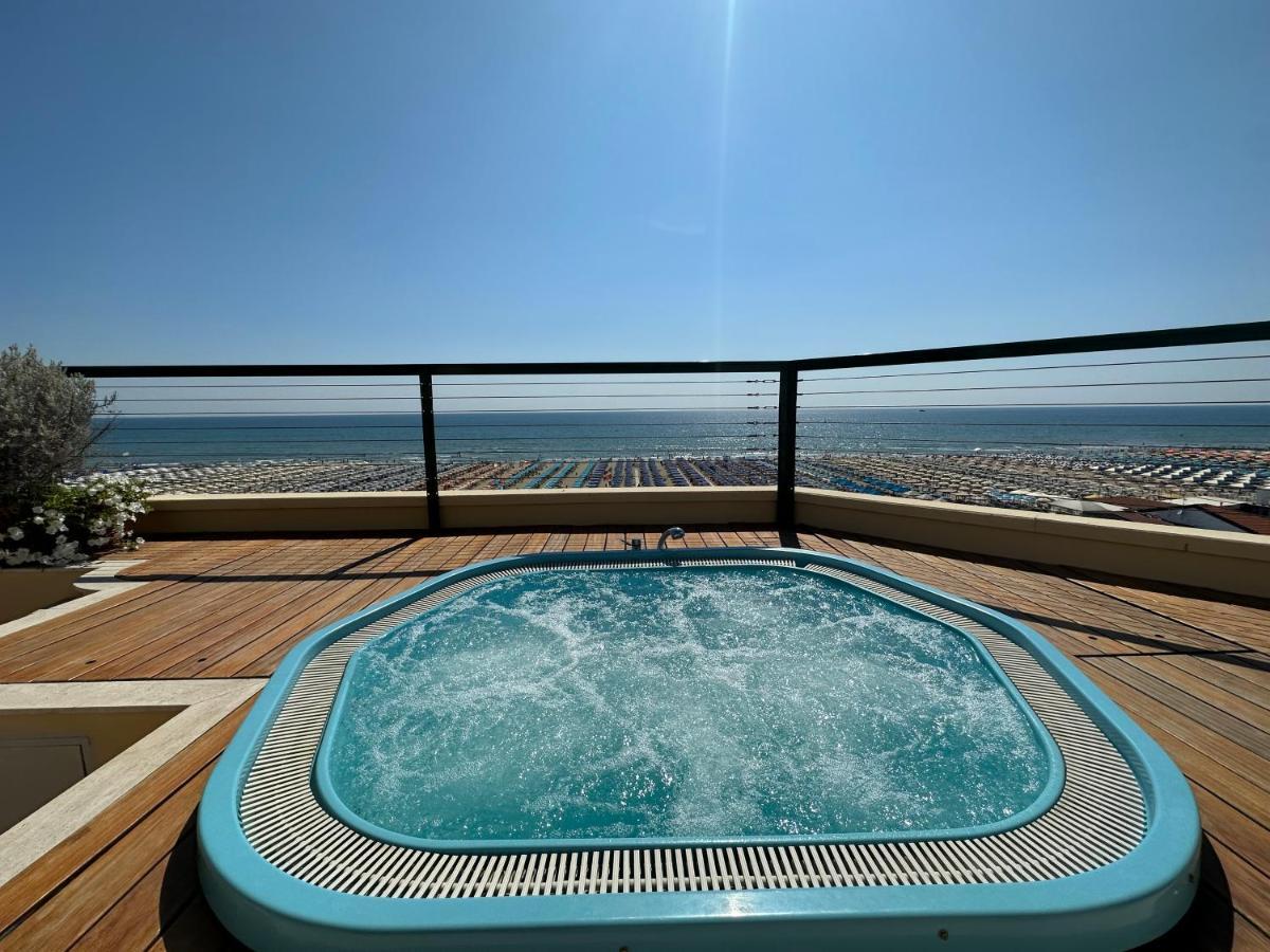 Piccadilly Penthouse With Jacuzzi Hotel Lido di Camaiore Exterior photo
