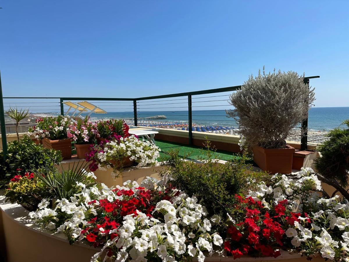 Piccadilly Penthouse With Jacuzzi Hotel Lido di Camaiore Exterior photo