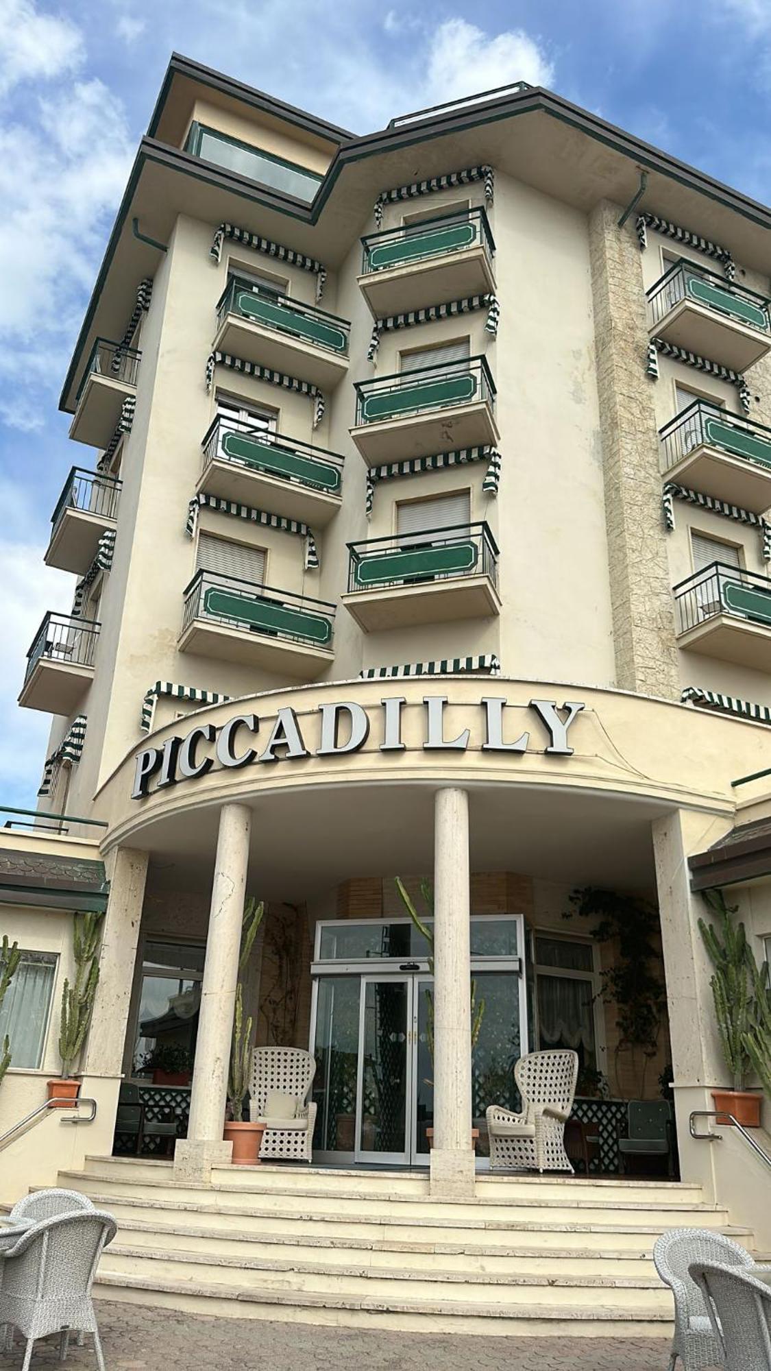 Piccadilly Penthouse With Jacuzzi Hotel Lido di Camaiore Exterior photo