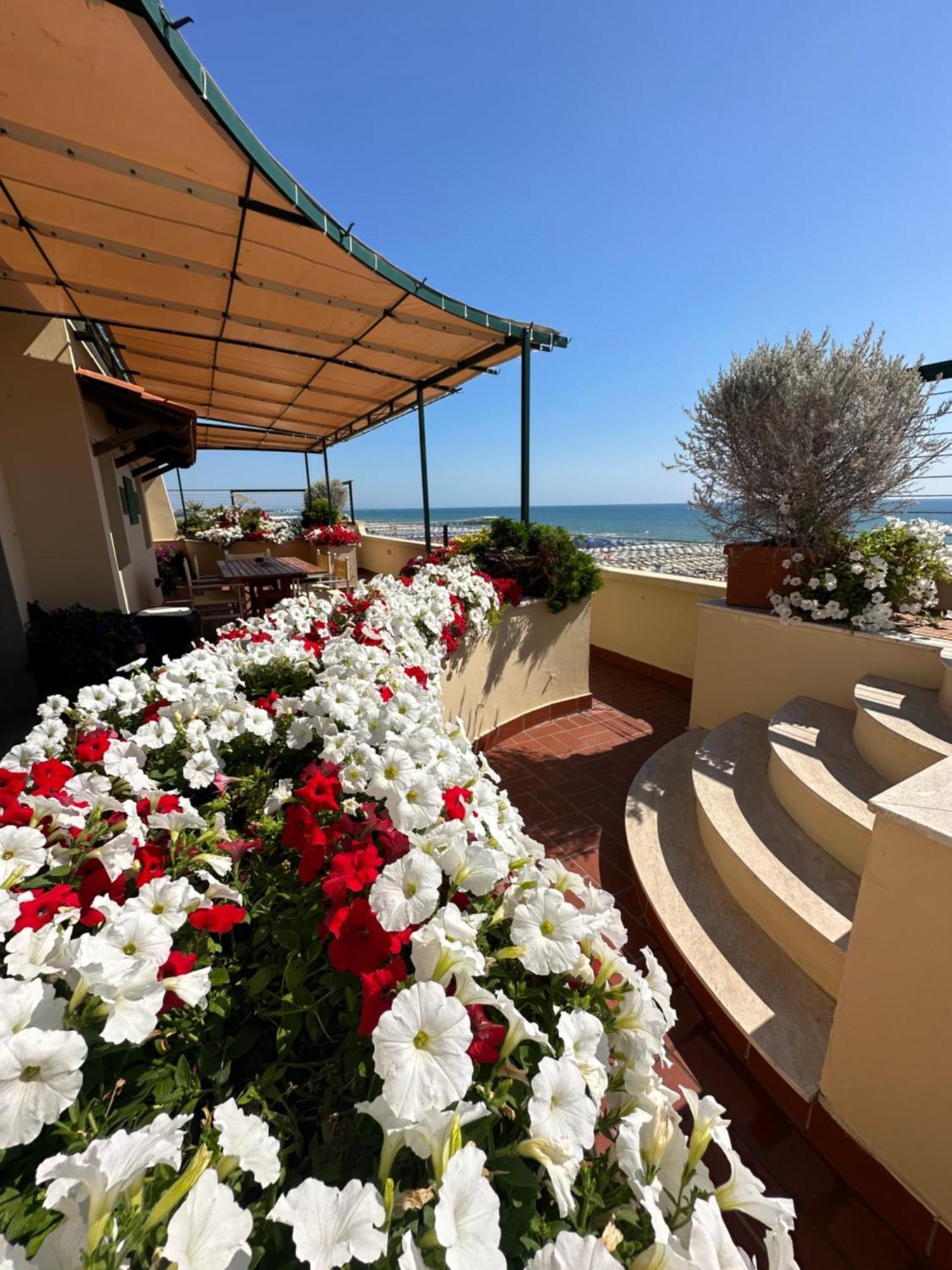Piccadilly Penthouse With Jacuzzi Hotel Lido di Camaiore Exterior photo