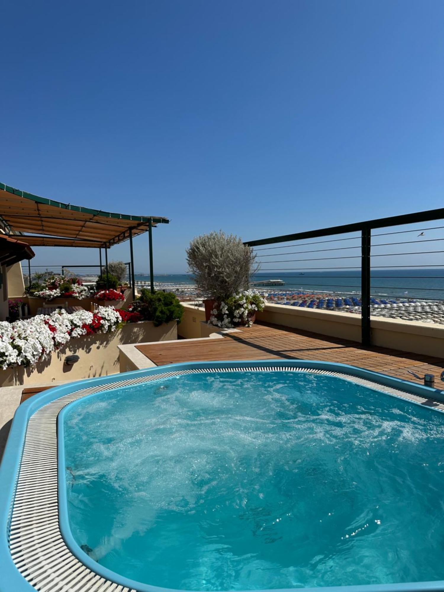 Piccadilly Penthouse With Jacuzzi Hotel Lido di Camaiore Exterior photo