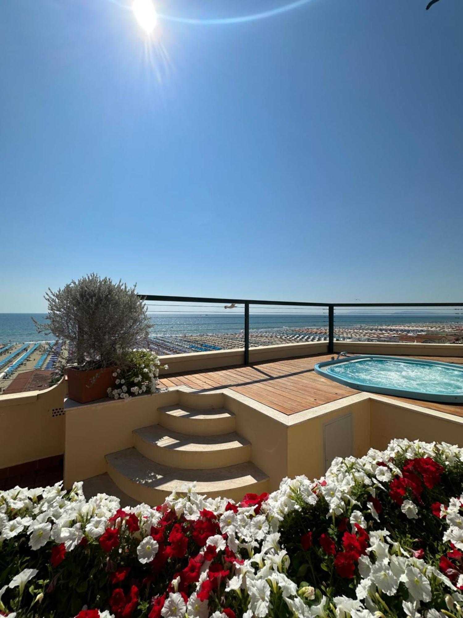 Piccadilly Penthouse With Jacuzzi Hotel Lido di Camaiore Exterior photo